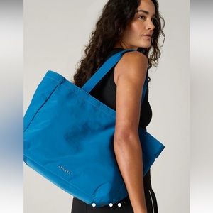 Athleta All About Tote laptop commute gym duffle locker bar blue shoulder